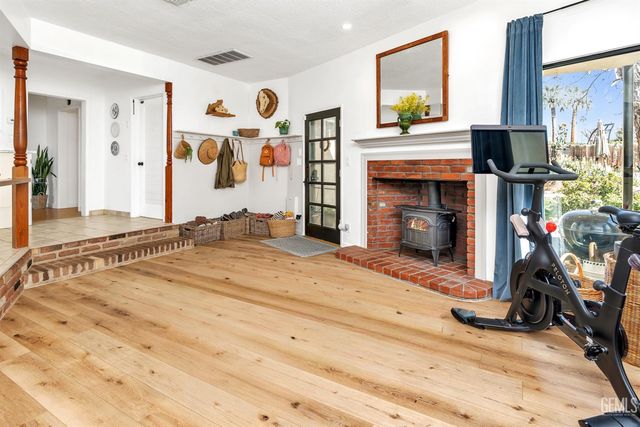 3003 Alta Vista Drive, Bakersfield, CA 93305