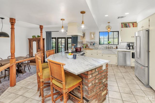 3003 Alta Vista Drive, Bakersfield, CA 93305