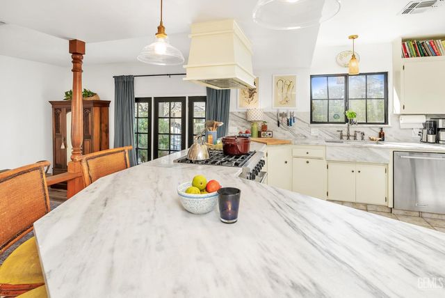 3003 Alta Vista Drive, Bakersfield, CA 93305