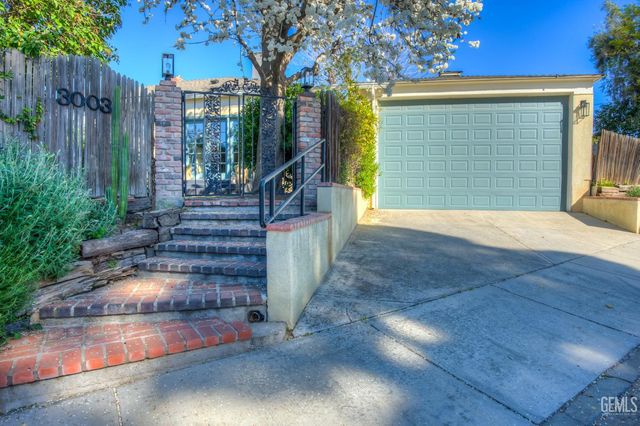 3003 Alta Vista Drive, Bakersfield, CA 93305