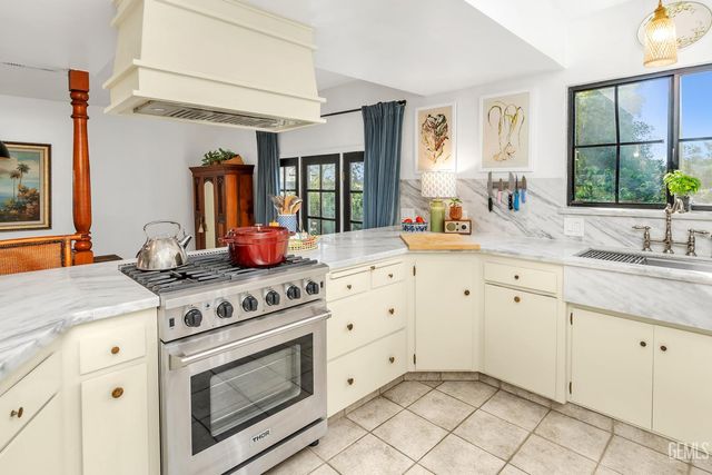 3003 Alta Vista Drive, Bakersfield, CA 93305