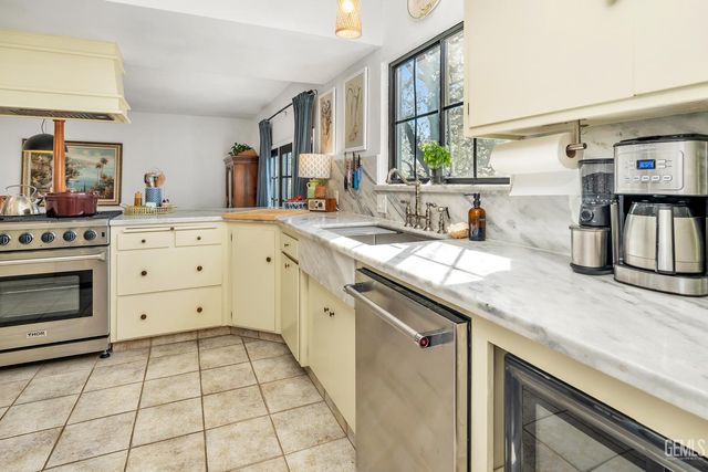 3003 Alta Vista Drive, Bakersfield, CA 93305