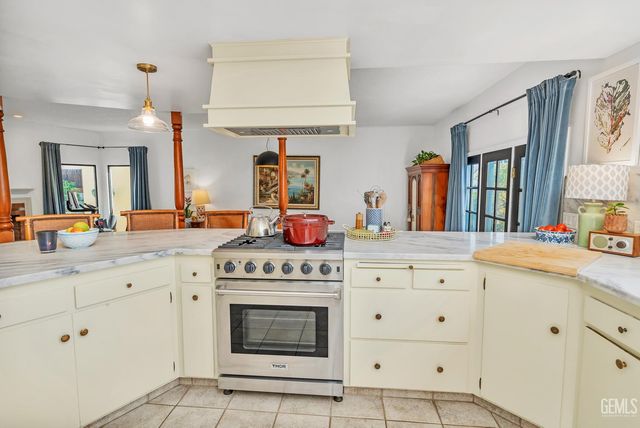 3003 Alta Vista Drive, Bakersfield, CA 93305