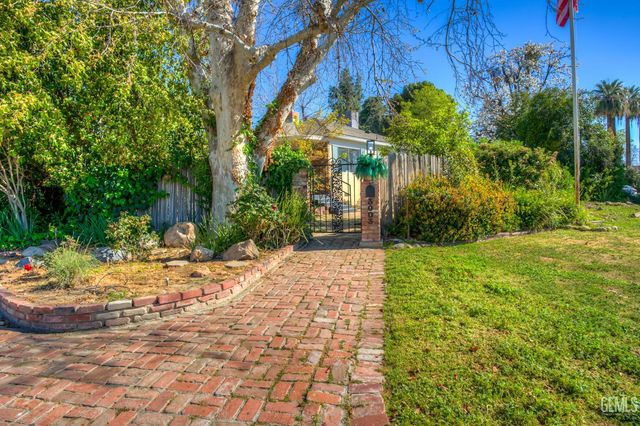 3003 Alta Vista Drive, Bakersfield, CA 93305