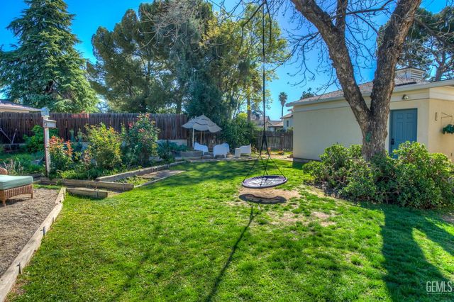 3003 Alta Vista Drive, Bakersfield, CA 93305