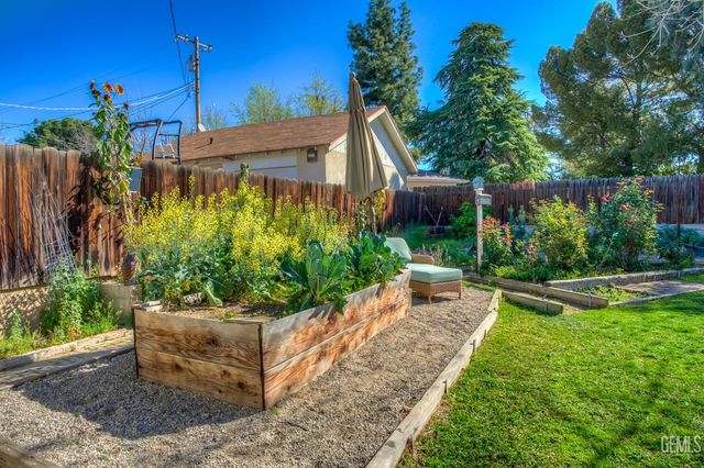 3003 Alta Vista Drive, Bakersfield, CA 93305