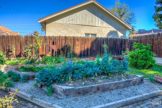 3003 Alta Vista Drive, Bakersfield, CA 93305