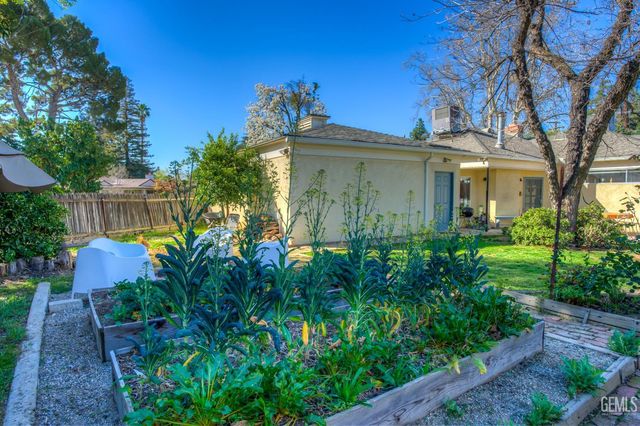 3003 Alta Vista Drive, Bakersfield, CA 93305