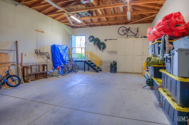 3003 Alta Vista Drive, Bakersfield, CA 93305