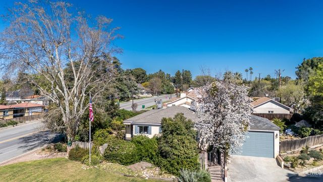 3003 Alta Vista Drive, Bakersfield, CA 93305