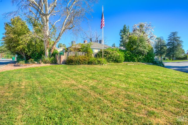 3003 Alta Vista Drive, Bakersfield, CA 93305