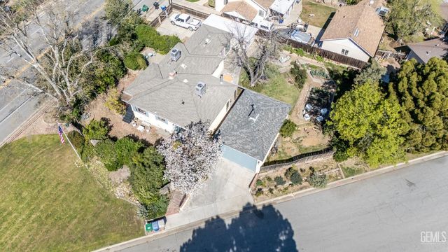 3003 Alta Vista Drive, Bakersfield, CA 93305