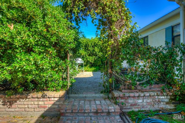 3003 Alta Vista Drive, Bakersfield, CA 93305