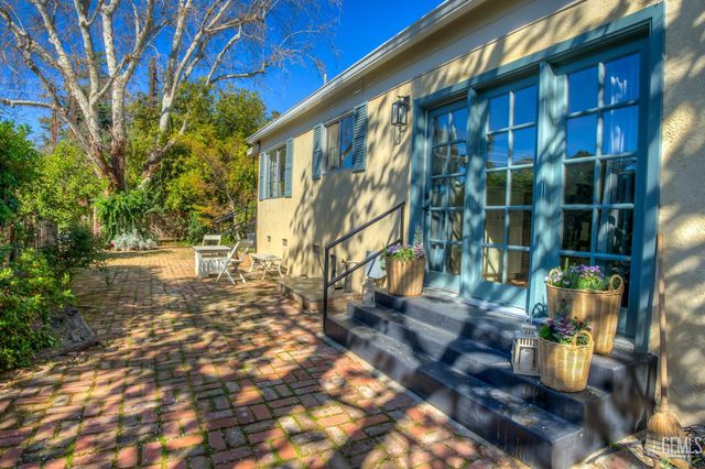 3003 Alta Vista Drive, Bakersfield, CA 93305