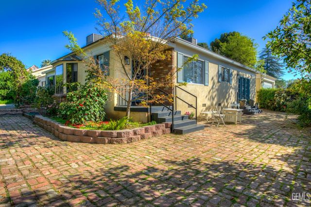 3003 Alta Vista Drive, Bakersfield, CA 93305