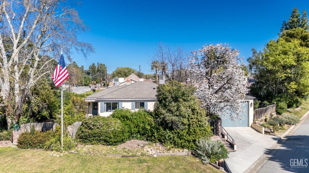 3003 Alta Vista Drive, Bakersfield, CA 93305