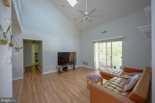 1406-B SAXONY DR, Mount Laurel, NJ 08054