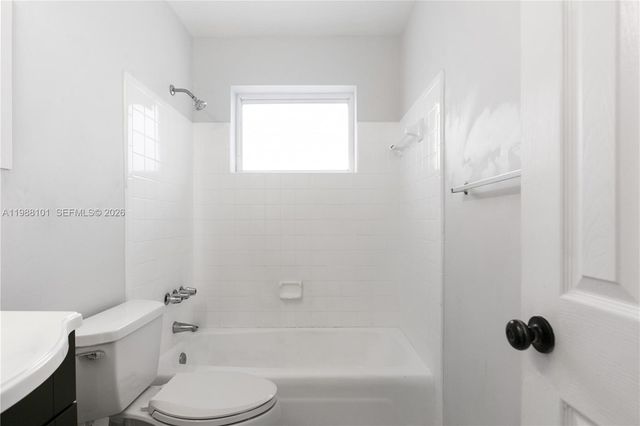 1511 NW 85th Way, Pembroke Pines, FL 33024