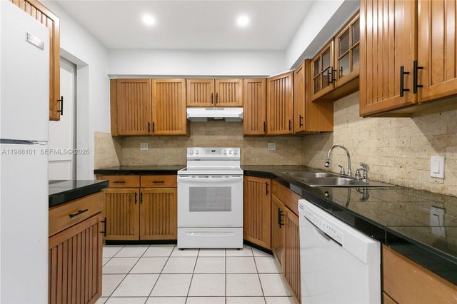 1511 NW 85th Way, Pembroke Pines, FL 33024