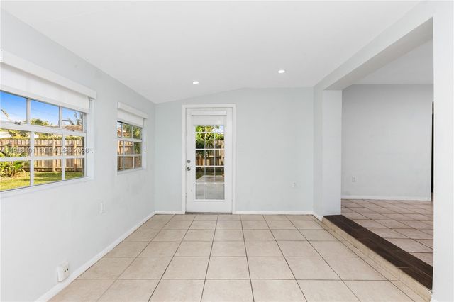 1511 NW 85th Way, Pembroke Pines, FL 33024