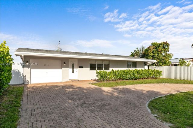 1511 NW 85th Way, Pembroke Pines, FL 33024