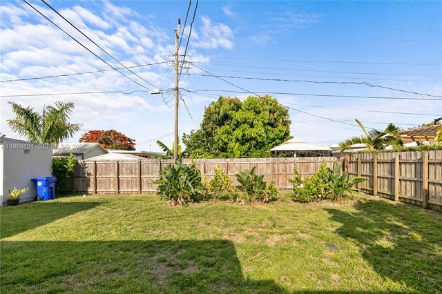 1511 NW 85th Way, Pembroke Pines, FL 33024