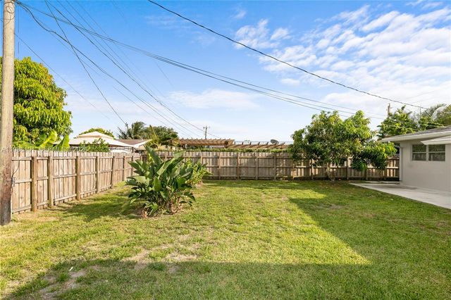 1511 NW 85th Way, Pembroke Pines, FL 33024