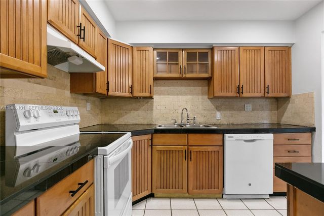 1511 NW 85th Way, Pembroke Pines, FL 33024