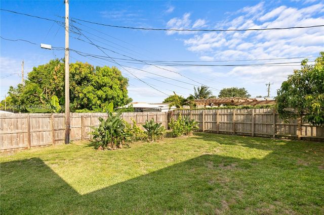 1511 NW 85th Way, Pembroke Pines, FL 33024