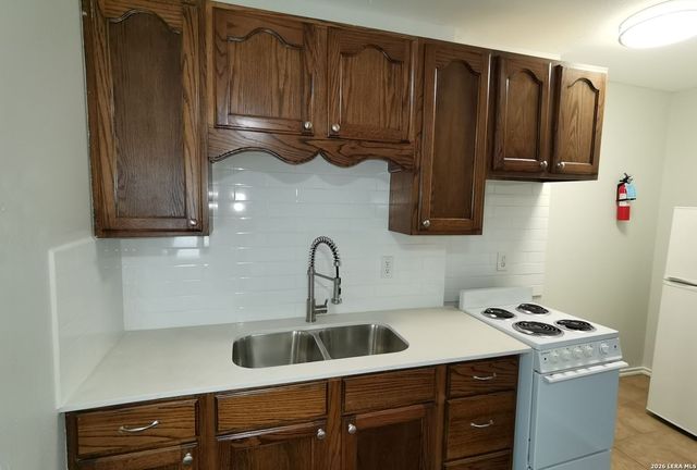 137 E Norwood Ct Apt 5, San Antonio, TX 78212