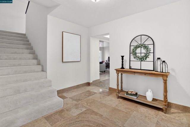 1956 Holly Dr, Concord, CA 94521