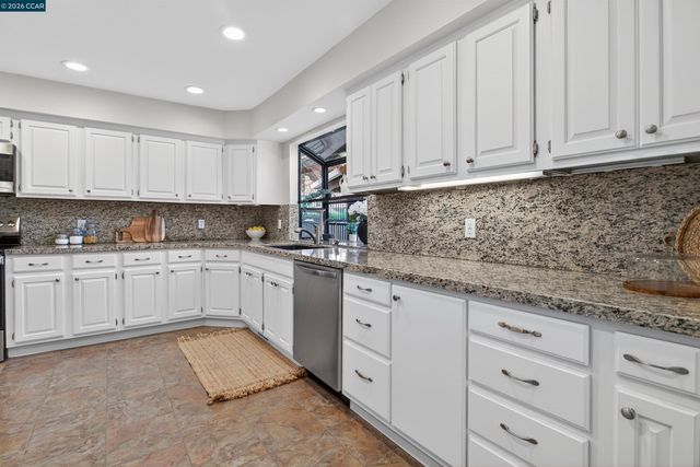 1956 Holly Dr, Concord, CA 94521