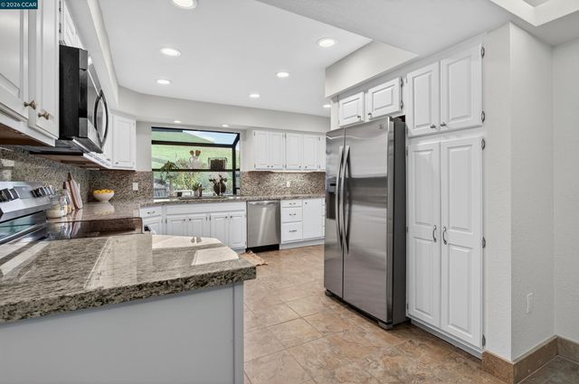 1956 Holly Dr, Concord, CA 94521