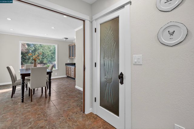 1956 Holly Dr, Concord, CA 94521