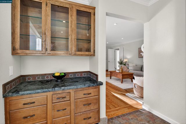 1956 Holly Dr, Concord, CA 94521