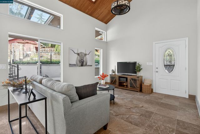 1956 Holly Dr, Concord, CA 94521