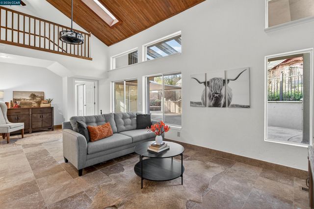 1956 Holly Dr, Concord, CA 94521