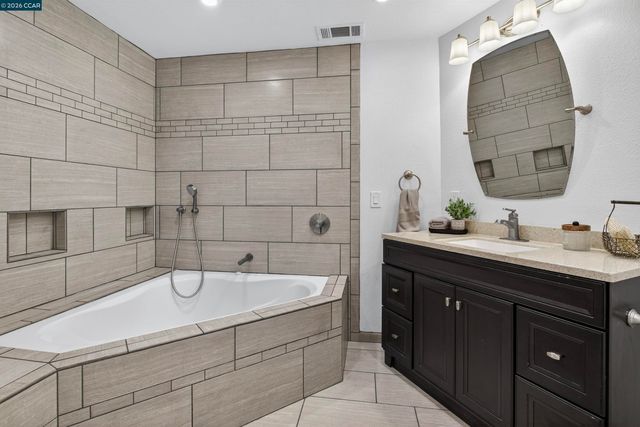 1956 Holly Dr, Concord, CA 94521