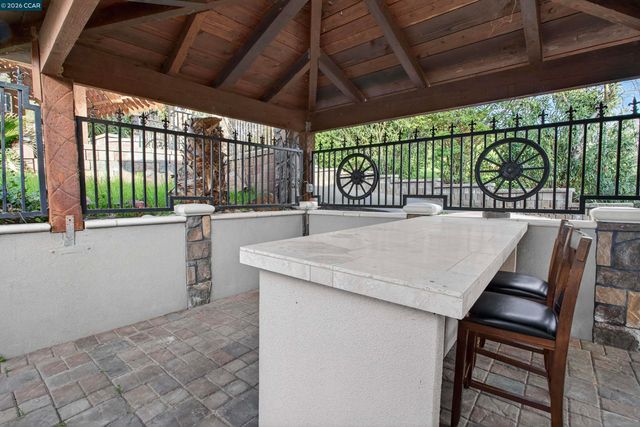 1956 Holly Dr, Concord, CA 94521