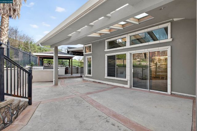 1956 Holly Dr, Concord, CA 94521