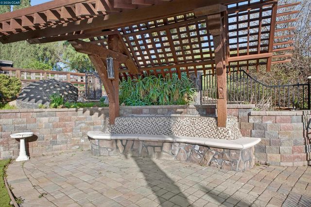 1956 Holly Dr, Concord, CA 94521