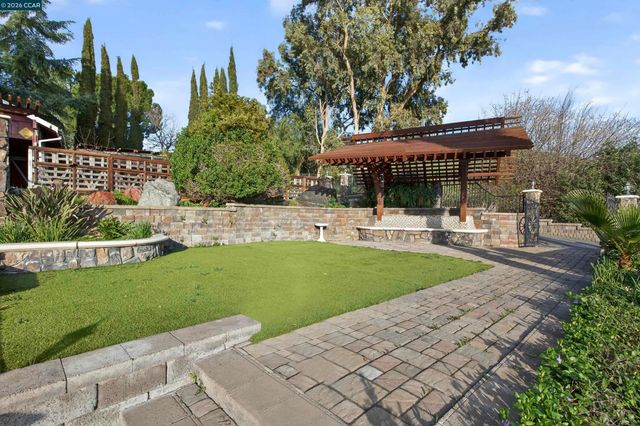 1956 Holly Dr, Concord, CA 94521