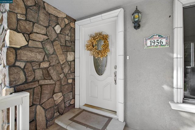 1956 Holly Dr, Concord, CA 94521