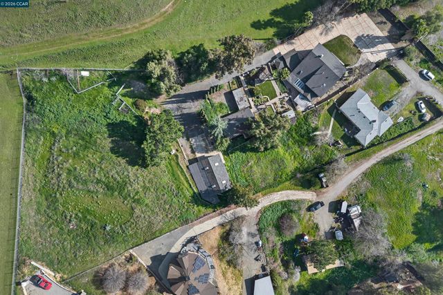 1956 Holly Dr, Concord, CA 94521