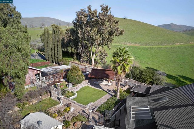 1956 Holly Dr, Concord, CA 94521