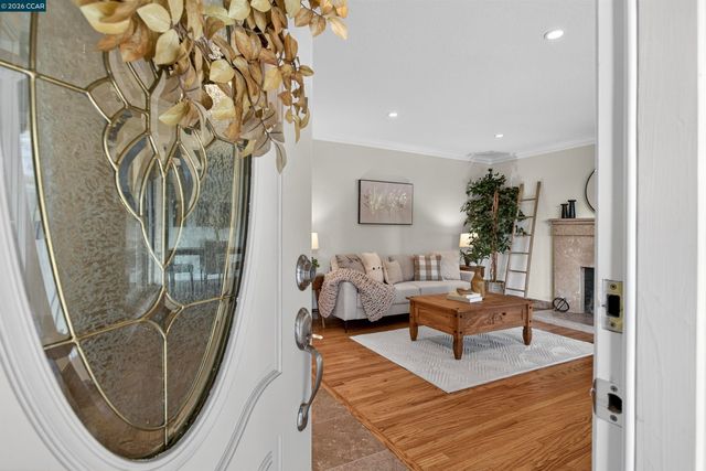 1956 Holly Dr, Concord, CA 94521