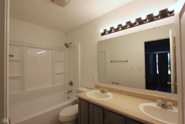 7711 Cherrybark Drive, Indianapolis, IN 46236