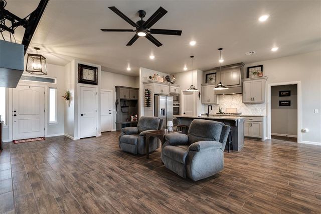 4716 Bermuda Drive, Mustang, OK 73064