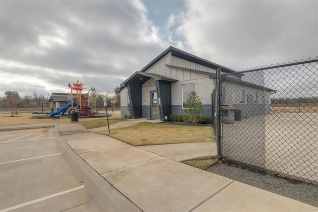 4716 Bermuda Drive, Mustang, OK 73064