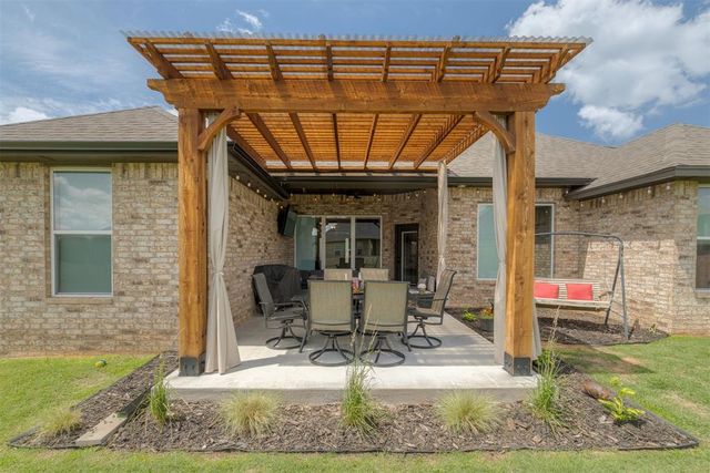 4716 Bermuda Drive, Mustang, OK 73064